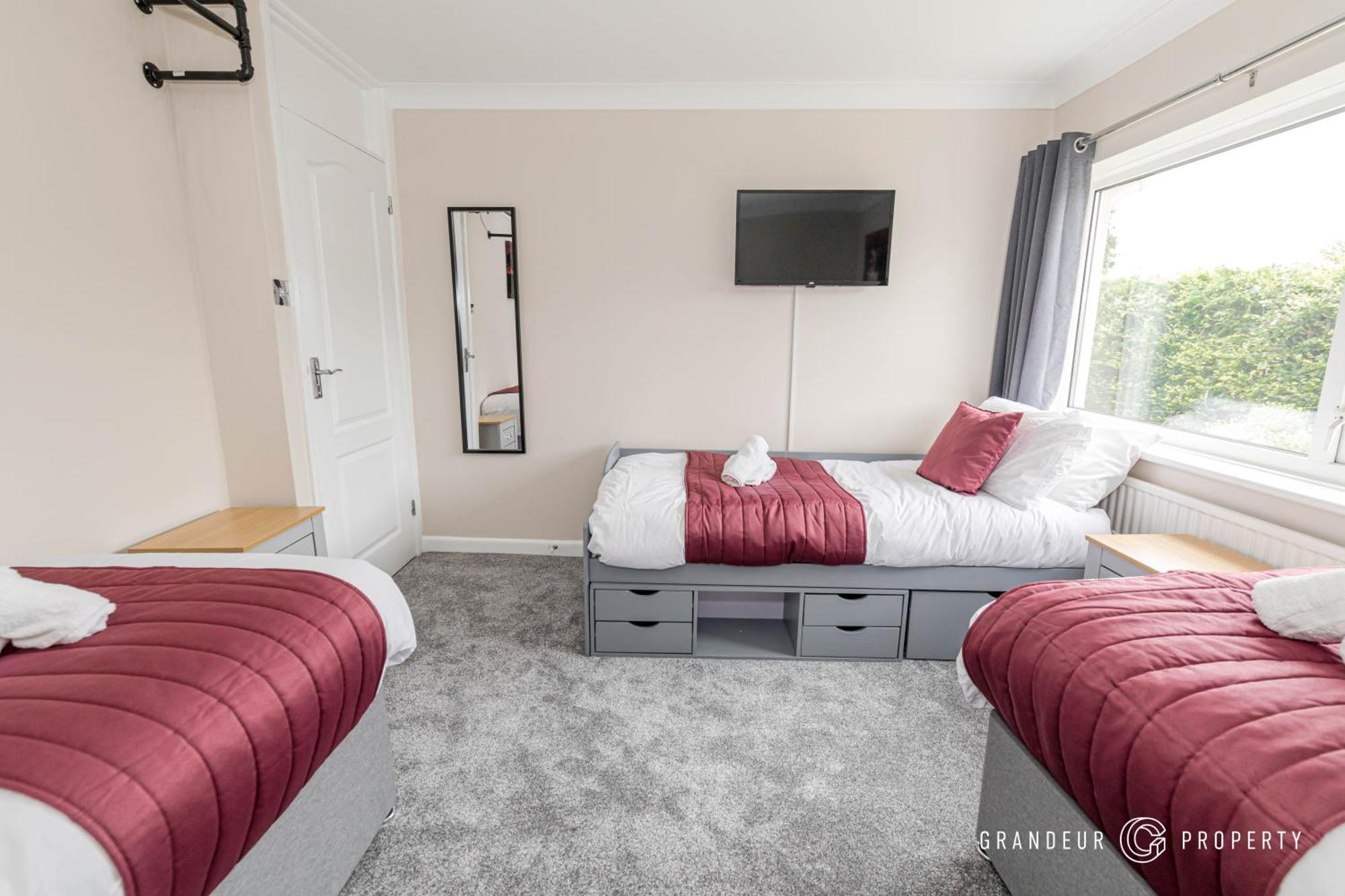 Talbot House By Grandeur Apartment